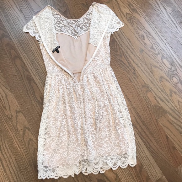 White lace dress - Picture 4 of 8